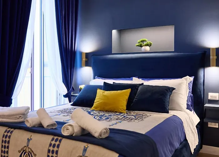 Vista Piazza Dei MartiriHotel Napoli